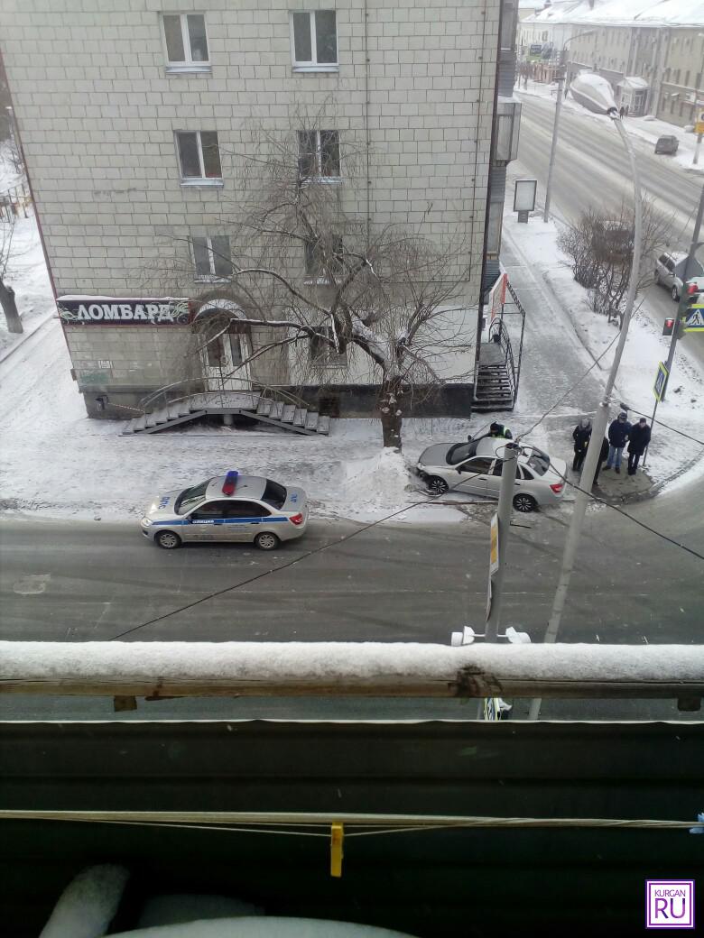 Фото очевидцев из группы «Инцидент/Курган» соцсети «ВКонтакте»