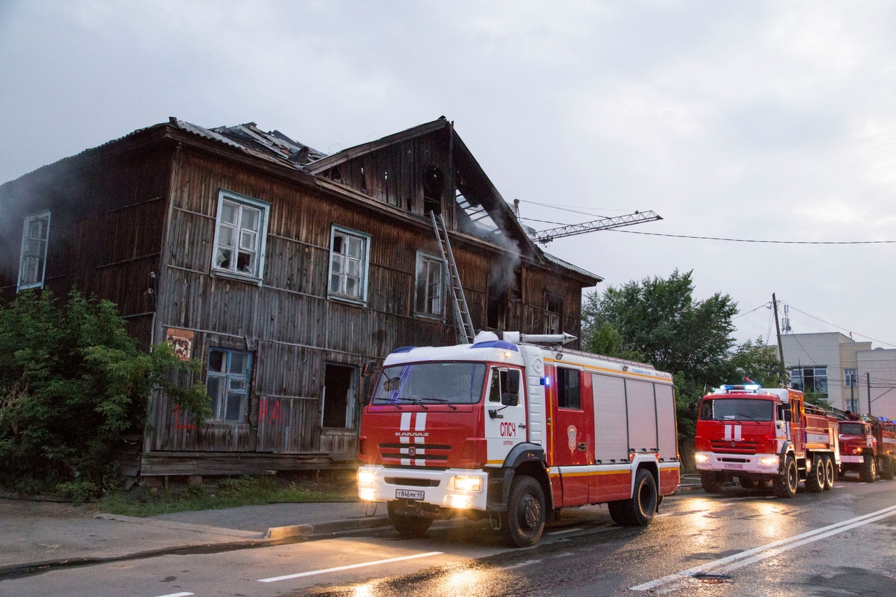 В Кургане «проклятый» дом горел третий раз за лето | 06.07.2020 | Курган -  БезФормата