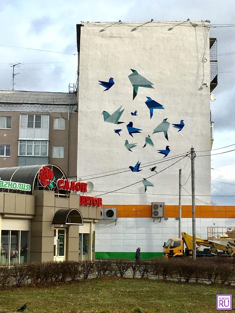 В Кургане появился большой арт-объект с бумажными птицами | 23.10.2020 |  Курган - БезФормата