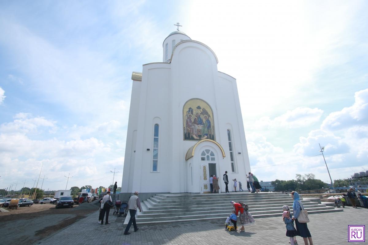 В Кургане на набережной Тобола в Троицу открылся новый храм | 21.06.2021 |  Курган - БезФормата