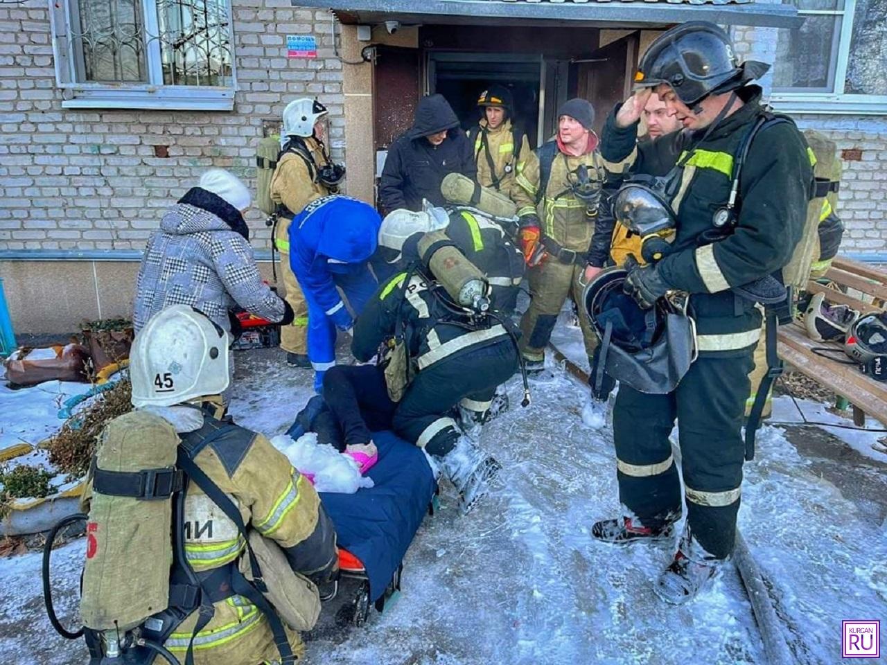 В Шадринске при пожаре в пятиэтажке спасены 8 человек, 13 эвакуированы |  11.12.2021 | Курган - БезФормата