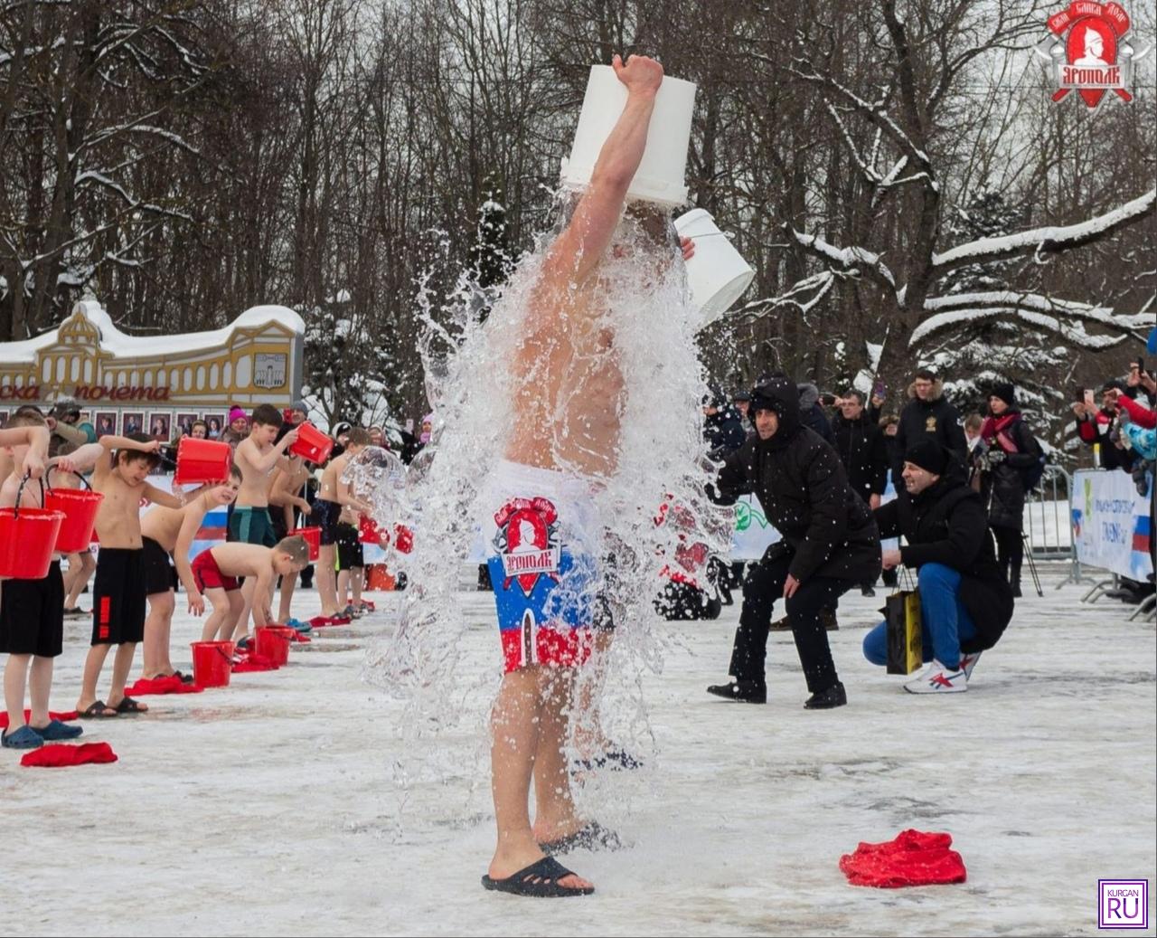 23 февраля курганцы будут массово обливаться водой на Троицкой площади |  18.02.2022 | Курган - БезФормата