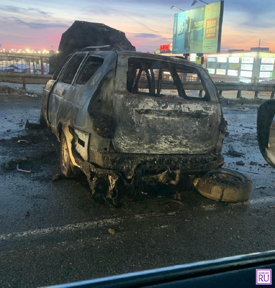 В ГИБДД рассказали детали огненного ДТП на Некрасовском мосту | 18.02.2022  | Курган - БезФормата