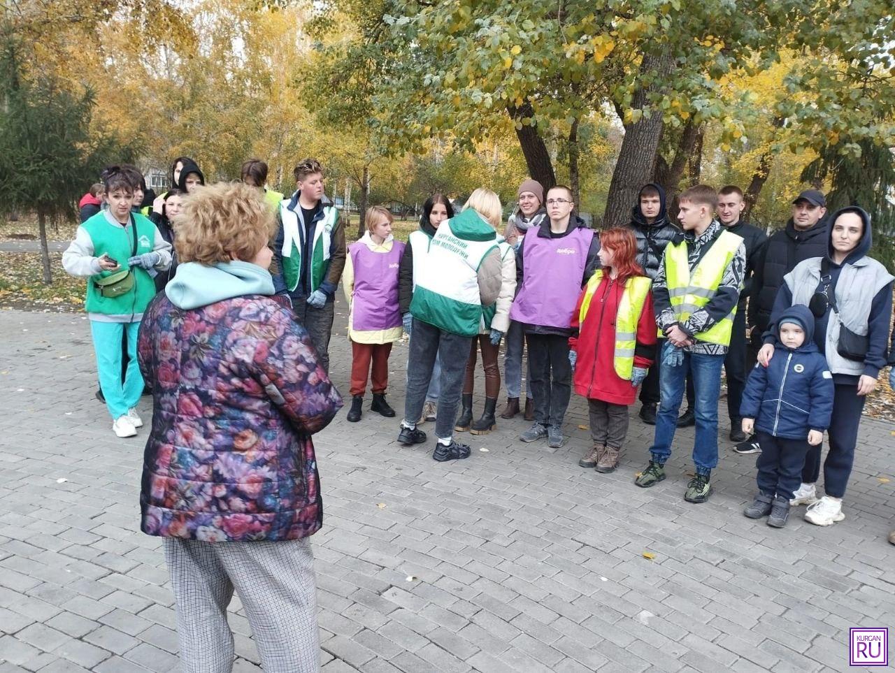 В Кургане участники СВО высадили деревья в парке Победы